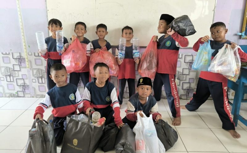 Siswa MIM 10 Jombang dalam giat Gema Sajadah