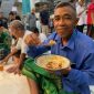 Foto ilustrasi, warga Muhammadiyah Jombang makan bersama di serambi masjid Jogokaryan Jogjakarta