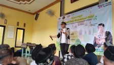 Pendongeng asal Surabaya tampil memukau dihadapan para siswa MIM 10 Jombang