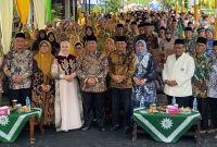 Ketua PWM Jombang, Dr Sukadiono, berfoto bersama Bupati Jombang, Sekda, & Ketua PDM Jombang