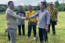 Ketua PDM Jombang, Dr. Abdul Malik (kanan) sepakati kerjasama pembangunan perumahan bersama PDM Tuban