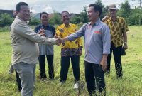 Ketua PDM Jombang, Dr. Abdul Malik (kanan) sepakati kerjasama pembangunan perumahan bersama PDM Tuban