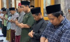 Ribuan Warga Muhammadiyah Jombang Serentak Gelar Shalat Tarawih Dilanjutkan Makan Bakso Gratis