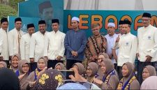 Ust Abdul Somad berfoto bersama Pimpinan Daerah Muhammadiyah Jombang