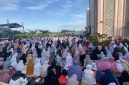 Ribuan warga muhammadiyah Jombang ikuti shalat iedul fitri di halaman masjid KH Ahmad Dahlan 