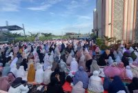 Ribuan warga muhammadiyah Jombang ikuti shalat iedul fitri di halaman masjid KH Ahmad Dahlan 