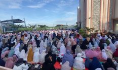 Ribuan Warga Muhammadiyah Jombang Ikuti Shalat Iedul Fitri di Halaman Masjid KH Ahmad Dahlan Jombang
