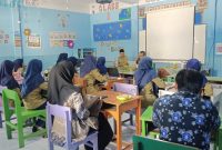 para guru antusias mengikuti Sosialisasi dan Uji Kompetensi Guru di MIM 10 Jombang