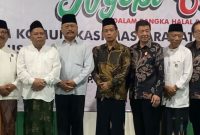 Ketua Pimpinan daerah Muhammadiyah Jombang, Dr Abdul Malik foto bersama Wakil Bupati Jombang Gus Salman dan para tokoh agama 