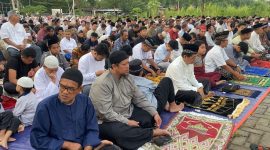 Warga Muhammadiyah Jombang dengarkan khotbah KH Saad Ibrahim