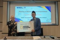 Kepala MIM 10 Jombang, Anas Fauzi (kanan) usai penandatanganan kerjasama dengan Sentra Eduglobal