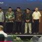 Foto bersama, dr Iwan Hartono (direktur RSM Jombang), Ust Sirajul Anam (ketua MPKU PDM Jombang). Drs Ali Said (Waket PDM Jombang), Dr. Abdul Malik (Ketua PDM Jombang), dr Rachmat Hadi Santoso (Direktur RSMJ pertama), dr Ghofir (mantan Direktur RSMJ)