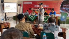 Dr. Ir Abdul Malik, MP, Ketua PDM Jombang membuka pelatihan beternak ayam skala rumahan