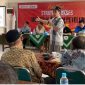 Dr. Ir Abdul Malik, MP, Ketua PDM Jombang membuka pelatihan beternak ayam skala rumahan