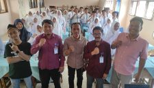 Foto bersama usai pembukaan pelatihan jurnalistik modern di SMA Muhammadiyah 1 Jombang