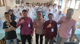 Foto bersama usai pembukaan pelatihan jurnalistik modern di SMA Muhammadiyah 1 Jombang