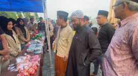 Ketua PD Muhammadiyah Jombang, Dr Abdul Malik bersama Ust Rifky Ja'far Thalib dan Wakil Ketua PDM Ust Sugeng Santoso meninjau stand bazar UMKM