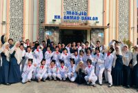 Tim Paskibra SMA Muhammadiyah 1 Jombang foto bersama usai upacara HUT RI