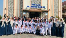 Tim Paskibra SMA Muhammadiyah 1 Jombang foto bersama usai upacara HUT RI