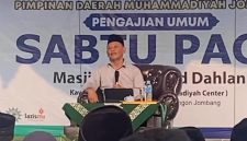 Ust Kusnadi Ikhwani, saat ceramah di PUSPA PD Muhammadiyah Jombang